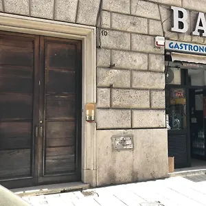 https://rooms-roma-monti.it-romehotels.com